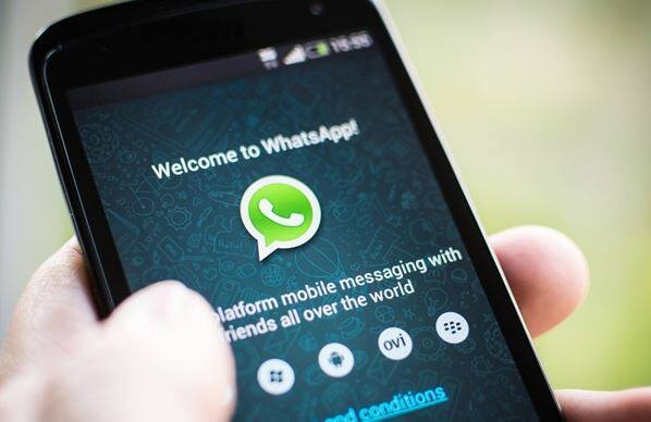 વોટ્સએપના સ્ટેટસમાં તમે રિપ્લાઇ આપવા માંગતા હો તો પહેલા ટેકસ્ટ, મેસેજ, ઇમેજ, જીઆઈએફ ઈમેજ અને વીડિયોની મદદથી જવાબ આપી શકતા હતા પરંતુ હવે કંપનીએ તેની અંદર પણ વધુ ઓપ્શન આપ્યા છે. હવે તમે વોટ્સએપ સ્ટેટસનો વોઇસ મેસેજથી પણ રિપ્લાઇ કરી શકશો.