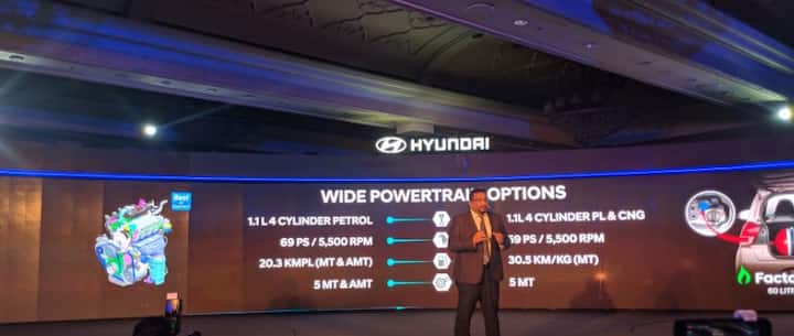 નવી સેન્ટ્રોમાં મજબૂતી માટે 63% હાઇ સ્ટીલનો ઉપયોગ કરવામાં આવ્યો છે. 2018 હ્યુન્ડાઈ સેન્ટ્રો કારને ગ્રાંડ i10 અને ઇયોન વચ્ચેના સેગમેન્ટમાં ઉતારવામાં આવી રહી છે. ABS અને ડ્રાઇવર એર બેગ તમામ વેરિયન્ટ્સમાં સ્ટાન્ડર્ડ આપવામાં આવ્યું છ. ટોપ મોડલમાં ડ્રાઇવરની સાથે પેસેન્જર એરબેગ પણ આપવામાં આવી છે. 