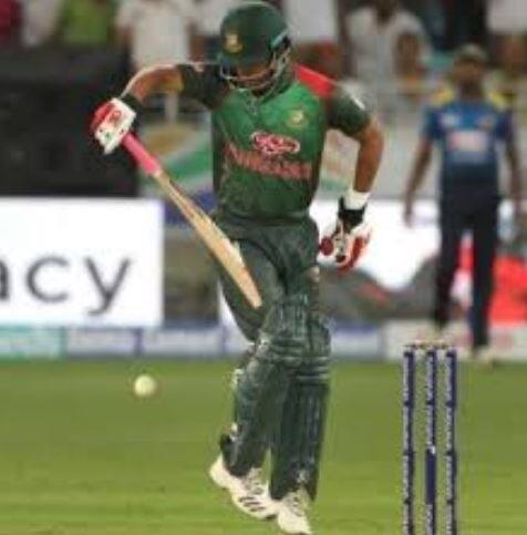 તમીમને ગત મહિને એશિયા કપમાં બેટિંગ દરમિયાન હાથમાં ફ્રેક્ચર થયું હતું, તેમ છતાં તેણે અંતિમ ઓવરમાં બેટિંગ કરી હતી. જેને લઈ તે ચર્ચામાં આવ્યો હતો.