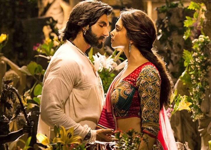 દીપિકા અને રણવીરના લગ્નનું બીજું રિસેપ્શન મુંબઇની ગ્રાન્ડ હયાત હોટલમાં 30 નવેમ્બર કે 1 ડિસેમ્બરના રોજ યોજાશે.જેમાં બોલીવૂડ અને બિઝનેસ જગતની લગભગ ૩૦૦૦ હસ્તીઓ મહેમાન બનશે. મળેલી માહિતી મુજબ અત્યારથી જ મુંબઇના રિસેપ્શનની જોરદાર તૈયારી ચાલુ થઇ ગઇ છે. 