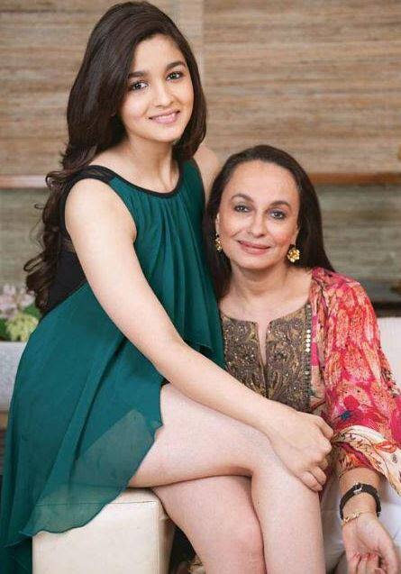 આલિયા ભટ્ટ તેની માતા સોની રાજદાન સાથે.