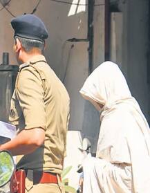 સુરત: યુવતીને સાધુ સુધી પહોંચાડનારી મહિલા કોણ ? જાણો વિગત