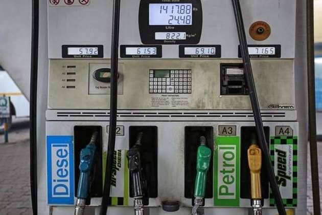 વડોદરામાં પેટ્રોલ- 77.84 રૂપિયા પ્રતિ લીટર અને ડિઝલ- 77.90 રૂપિયા પ્રતિ લીટર છે. 