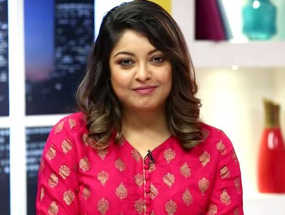 આ અંગે તનુશ્રીએ એક ઈન્ટરવ્યુમાં કહ્યું કે, સપોર્ટ માટે આભાર મેમ. પરંતુ તમારો પતિ (અક્ષય કુમાર) શું છે. તે હજુ પણ નાના પાટેકર સાથે શૂટિંગ કરી રહ્યો છે. તે અંગે શું કહેશો ? તેણે હજુ સુધી મારી માફી નથી માંગી પરંતુ જૂઠ્ઠુ બોલી રહ્યા છે. તમે તેની સાથે કામ કરી રહ્યા છો જેથી તેને જીતનો અહેસાસ થાય છે.