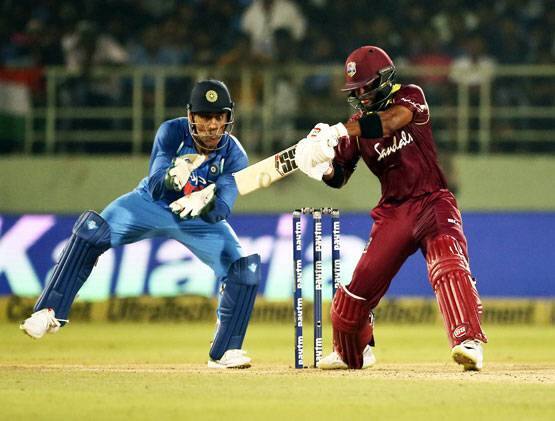 જવાબમાં બેટિંગ કરવા ઉતરેલી કેરેબિયન ટીમે છેલ્લા બૉલ સુધી આ મેચ ખેંચી લઇ જઇને અંત ટાઇ કરાવી હતી. આ મેચમાં ખાસ વાત એ છે કે કેરેબિયન બેટ્સમેન શાઇ હોપે જબરદસ્ત બેટિંગ કરતાં 123 રનની અદભૂત ઇનિંગ રમી. કહેવાય છે કે, જ્યારે જ્યારે હોપે સદી ફટકારી છે ત્યારે ત્યારે મેચ ટાઇ થઇ છે. 