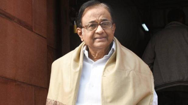 નવી દિલ્હી: ઈડીએ એરસેલ-મૈક્સિસ મની લોન્ડ્રિંગ મામલે પૂર્વ કેંદ્રીય મંત્રી પી ચિદમ્બરમ સામે આજે ચાર્જશીટ દાખલ કરી છે. એજન્સીએ પી ચિદમ્બરમ સહિત નવ આરોપીઓના નામ સામેલ કર્યા છે. આ ચાર્જશીટમાં પી ચિદમ્બરમ,એસ ભાસ્કરરમન અને મૈક્સિસની ચાર કંપનીઓના નામ છે. સીબીઆઈના સ્પેશ્યલ જજ ઓ પી સૈનીએ ચાર્જશીટ પર વિચાર કરવા માટે 26 નવેમ્બરની તારીખ નક્કી કરી છે. દિલ્હીની પટિયાલા હાઉસ કોર્ટમાં આ મામલે સુનાવણી થઈ રહી છે.