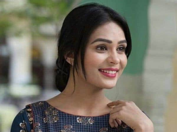 ઉલ્લેખનીય છે કે 2012માં સોનલે કસ્તૂરબા માર્ગ પોલીસ સ્ટેશનમાં ફરિયાદ નોંધાવી હતી અને અન્ય એક મોડલ અને તેની માતાએ પણ નિવેદન નોંધાવ્યા હતા. આ ઘટના વિશે રાજા બઝાઝે કહ્યું, સોનલ 7 માર્ચના મારા ઘરે આવી હતી અને તેણે પૈસાની માંગ કરી હતી. તેણે 3 લાખ રૂપિયાની માંગ કરી હતી પરંતુ અમે તેની માંગ ફગાવી હતી કારણ કે અમને ખબર હતી કે અમે કોઈ ભૂલ નથી કરી. રાજા બઝાઝની પુત્રી શીના બઝાઝ અને પત્નીએ પણ સોનલના આરોપોને ખોટા ગણાવતા સોનલને બ્લેકમેલર ગણાવી હતી.