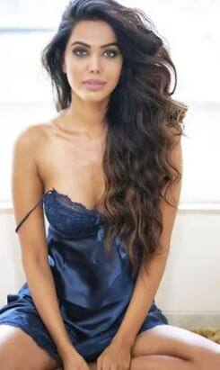  આ અગાઉ નતાશા ટોપલેશ અંદાજમાં નજર આવી હતી