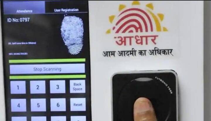 યુઆઈડીએઆઈએ ટેલીકોમ કંપનીઓને લેખીતમાં જાણકારી આપી હતી કે, આધારનો ઉપયોગ મોબાઈલ કનેક્શન અને વેરિફાઈ માટે નહીં કરી શકાય. આ આપવામાં આવેલ આદેશમાં સુપ્રીમ કોર્ટના આદેશને પણ ટાંકવામાં આવ્યો હતો. યૂઆઈડીએઆઈનું કહેવું છે કે, જો અમને યોગ્ય સમયે જાણકારી આપવામાં નહીં આવે તો નોટિસ વગર જ સેવાઓ ખત્મ કરવામાં આવશે.
