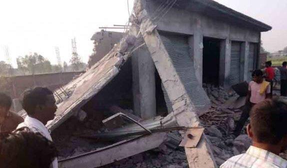 સીએમ યોગી આદિત્યનાથે બદાયૂના ડીએમને ઘટના સ્થળ પર પહોંચીને ઝડપી રાહત અને બચાવ કાર્યને શરૂ કરવાના આદેશ આપ્યા છે. હાલમાં પ્રશાસને ઘટના સ્થળ પર મોટી સંખ્યામાં પોલીસ કાફલાને ખડકી દીધો છે.