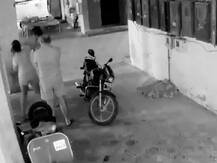 અમદાવાદ: ફ્લેટમાં યુવતીએ દાદાગીરી કર્યા બાદ ગાર્ડને ફટકાર્યો પછી શું થયું? જાણો વિગત