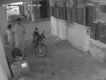 અમદાવાદ: ફ્લેટમાં યુવતીએ દાદાગીરી કર્યા બાદ ગાર્ડને ફટકાર્યો પછી શું થયું? જાણો વિગત