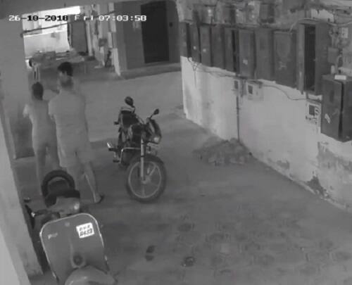 ત્યાર બાદ યુવતીના ઘરે ગયા બાદ શુક્રવારે સવારે યુવતી અને ઉમેશે પગીના ઘરે જઈને હોબાળો મચાવી પગીના પુત્રને માર માર્યો હતો. દરમિયાન ઉમેશે એપાર્ટમેન્ટના રહીશોને તેની પાસે રહેલી રિવોલ્વર બતાવી જાનથી મારી નાખવાની ધમકી આપી હતી.