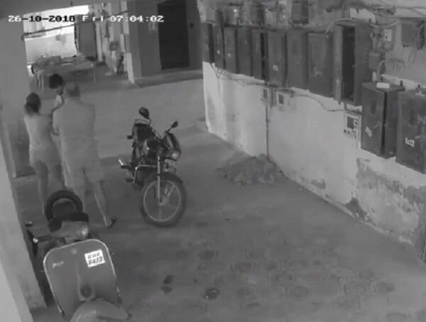 ત્યારે ફ્લેટના રહીશો આવી જતાં ઉમેશ ત્યાંથી ફરાર થઈ ગયો હતો. પોલીસે યુવતી તેમજ ઉમેશ મહેતાને શોધવા માટે તજવીજ હાથ ધરી છે. પોલીસે ઉમેશ મહેતાની મર્સિડિસ કાર કબ્જે કરી તેમાંથી દારૂની બોટલ જપ્ત કરી હતી.