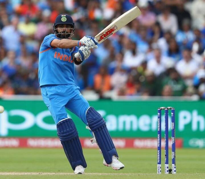 વન ડેમાં સતત સૌથી વધારે સદી ફટકારવાનો રેકોર્ડ શ્રીલંકાના પૂર્વ કેપ્ટન કુમાર સંગાકારાના નામે છે. તેણે 26 જાન્યુઆરી 2015થી લઈ 11 માર્ચ, 2015 સુધી સતત 4 સદી ફટકારી હતી. સંગાકારાએ બાંગ્લાદેશ, ઈંગ્લેન્ડ, ઓસ્ટ્રેલિયા અને સ્કોટલેંડ સામે આ કારનામું કર્યું હતું.