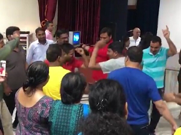 અમદાવાદ: ગુજરાતમાં છેલ્લા કેટલાંય સમયથી પાટીદાર અનામત આંદોલન ચાલી રહ્યું છે અને આંદોલનના નામે હાર્દિક પટેલ રાજકારણ રમી રહ્યો છે તેવા આક્ષેપો થઈ રહ્યા છે. જોકે દિનેશ બાંભણિયાએ હાર્દિક પટેલ પર કેટલાંક ગંભીર આરોપો લગાવ્યા છે.