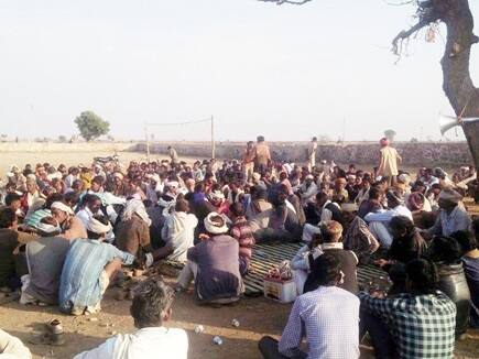 આ સિલસિલો છેલ્લા બે વર્ષથી ચાલી રહ્યો હતો, ત્યારે પીડિતા પ્રેગનેન્ટ થઇ ગઇ હતી. ખાપ પંચાયતના ફરમાન બાદ પોલીસે આરોપી કાકાની ધરપકડ કરી લીધી હતી. પોલસી પીડિતાનો મેડિકલ ટેસ્ટ કરાવીને નિવેદન નોંધવામાં લાગી છે. 