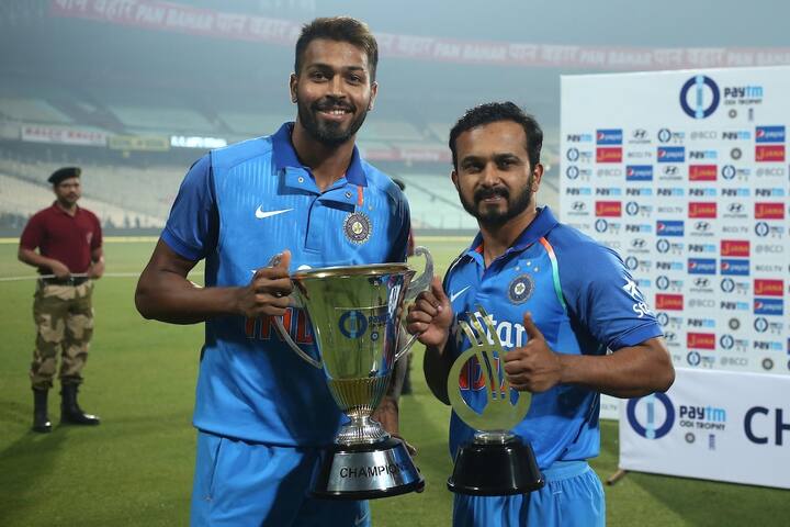 કોહલીએ હાર બાદ પોતાના બે બેટ્સમેનોને યાદ કર્યા, કહ્યું જો ટીમમાં અમારી પાસે હાર્દિક પંડ્યા અને કેદાર જાદવ હોય તો અમારી પાસે બૉલિંગના બે ઓપ્શન રહેતા. અમે ટીમની રણનીતિને યોગ્ય રીતે લાગુ ના કરી શક્યા જેના કારણે હાર મળી.