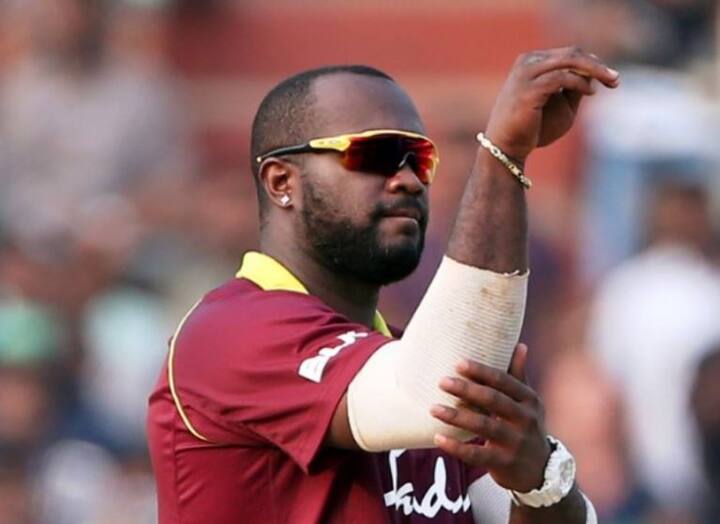 નવી દિલ્હીઃ ટીમ ઈન્ડિયા અને વેસ્ટ ઈન્ડિઝ વચ્ચે પાંચ મેચની વન ડે શ્રેણીની ત્રીજી મેચમા કેરેબિયન ટીમે ભારતને 43 રનથી હાર આપીને 1-1થી બરાબરી કરી લીધી છે. કેપ્ટન વિરાટ કોહલીની સદી પણ ભારતને જીતાડી શકી નહોતી.