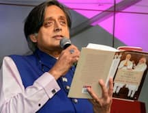 શશિ થરૂરનું વિવાદિત નિવેદન, કહ્યું- ‘મોદી શિવલિંગ પર બેઠેલા વીંછી જેવા, ન હાથથી હટાવી શકાય કે ન ચપ્પલ મારી શકાય’