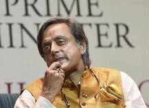 શશિ થરૂરનું વિવાદિત નિવેદન, કહ્યું- ‘મોદી શિવલિંગ પર બેઠેલા વીંછી જેવા, ન હાથથી હટાવી શકાય કે ન ચપ્પલ મારી શકાય’