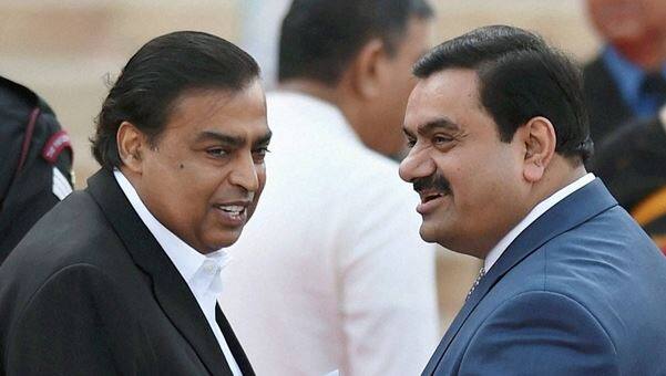 ગુજરાતના જે 58 અબજપતિઓની કુલ સંપત્તિ 2.54 લાખ કરોડ રૂપિયા થાય છે. જ્યારે એકલા મુકેશ અંબાણીની કુલ સંપત્તિ જ 3.71 લાખ કરોડ રૂપિયા છે. મુકેશ અંબાણી મૂળ ગુજરાતી છે. 1000 કરોડ કે તેથી વધારે કુલ સંપત્તિના મામલે ગુજરાત દેશમાં ચોથા સ્થાને છે. 58 મેગા કરોડપતિઓમાંથી 49 પાસે ઓછામાં ઓછી એક હજાર કરોડ રૂપિયાની પ્રોપર્ટી છે અને તમામ અમદાવાદમાં રહે છે.