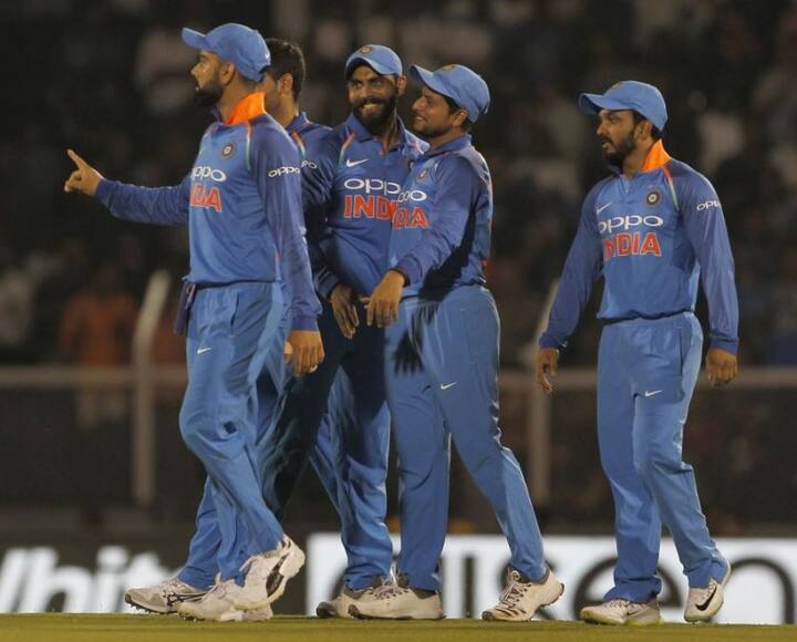 મુંબઈઃ માયાનગરી મુંબઈના બ્રેબોન સ્ટેડિયમ પર રમાયેલી ચોથી વન ડેમાં ટીમ ઈન્ડિયાએ વેસ્ટ ઈન્ડિઝને મેચ જીતવા 378 રનનો લક્ષ્યાંક આપ્યો હતો. જેની સામે કેરેબિયન ટીમ 36.2 ઓવરમાં 153 રન બનાવી ઓલઆઉટ થઈ ગઈ હતી. વેસ્ટ ઈન્ડિઝ વતી કેપ્ટન જેસન હોલ્ડરે સર્વાધિક અણનમ 54 રન બનાવ્યા હતા. ભારત તરફથી ખલીલ અહમદે 13 રનમાં 3 અને કુલદીપ યાદવે 42 રનમાં 3 વિકેટ લીધી હતી. ભુવનેશ્વર કુમાર-જાડેજાને 1-1 સફળતા મળી હતી.  