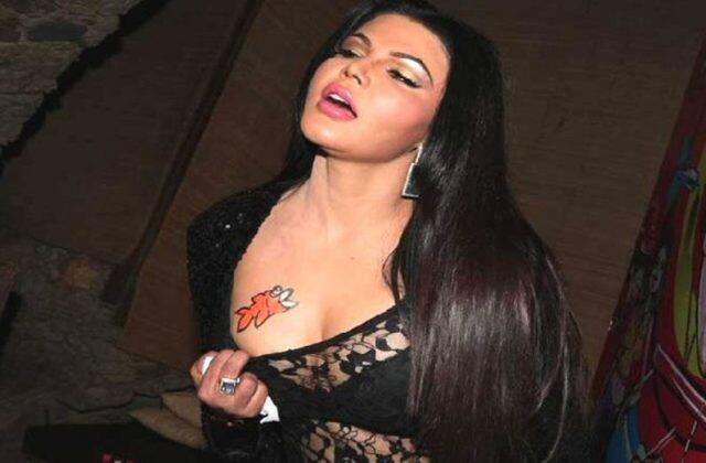 રાખી આગળ કહે છે કે, હું હવે શારીરિક સંબંધ નથી બાંધતી. હવું હવે સીધા લગ્ન જ કરીશ. મારું શરીર હવે મંદિર સમાન છે. આથી મારે તને સાફ રાખવાનું છે. મારી અંદર ભગવાન વાસ કરે છે.