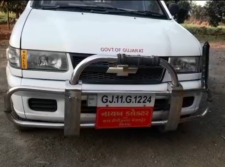  મળતી માહિતી અનુસાર સાસણ નજીક ભોજદે ગીર વિસ્તારમાં જ્યા છેલા ત્રણ દિવસથી કલેકટર, પોલીસ, ટીડીઓ, વિજવિભાગ અને વન વિભાગની ટીમો મોટા કાફલા સાથે દરોડા પાડી રહી છે. આ દરોડામાં 40 જેટલી હોટેલો અને ફાર્મ હાઉસો સિલ કરી દેતા ખળભળાટ મચ્યો છે, ગત વર્ષ હાઇકોર્ટની સૂચના બાદ ગીર વિસ્તારમાં 48 જેટલી ગેરકાયદે હોટેલ અને ફાર્મ હાઇસ સિલ કરાયા હતા.