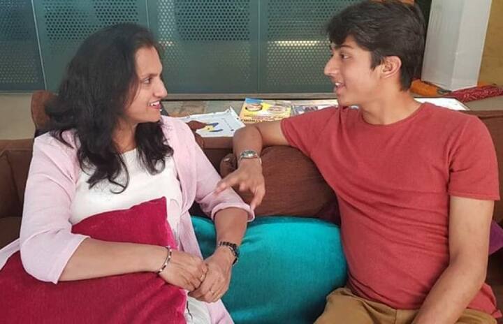 યુવક બે મહિનાથી ડિપ્રેશનમાં રહેતો હોવાનું પણ જાણવા મળ્યું છે. કોઈ યુવતી સાથે પ્રેમ સંબંધ બાબતે, પિતાથી અન્ય ધંધો કરવા માંગતો હતો કે વધુ અભ્યાસ બાબતે ઘરમાં મતભેદ ચાલતો હતો કે કેમ તે તમામ પાસાઓ પર પોલીસ તપાસ કરી રહી છે.