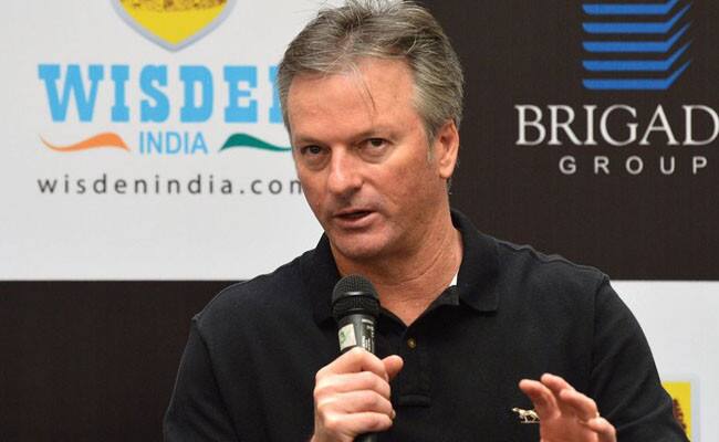 વૉગે કહ્યું કે, બૉલ ટેમ્પરિંગ મામલે અધિકારીઓ દોષી છે જેમને સ્ટીવ સ્મિથ અને ડેવિડ વોર્નરને સસ્પેન્ડ કરી દીધા હતા. તેમને કહ્યું કે, ઓસ્ટ્રેલિયાની આતંરિક વ્યવસ્થા એવી હતી કે ખેલાડીઓ સત્યથી દુર થઇ ગયા અને તેમને લાગવા લાગ્યુ કે તે રમતથી પણ મોટા થઇ ગયા છે. તેઓ ક્રિકેટના બૉસ માનવા લાગ્યા હતા. 