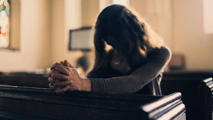 હરિદ્વાર બાદ પીડિતાને સમાલખામાં એક બંધ રૂમમાં પુરી રાખવામાં આવી, આરોપી તેની સાથે અકુદરતી સંબંધ બનાવીને હેરાન પરેશાન કરતો રહ્યો. ત્યારબાદ પીડિતા ગર્ભવતી થઇ ગઇ હતી. પુત્રીના જન્મ બાદ આરોપીએ અંકિતે તેના સાથીઓ સાથે મળીને બંદૂકની અણીએ પીડિતા પર સામુહિક બળાત્કાર ગુજાર્યો, સાથે મારી નાંખવાની ધમકી પણ આપવામાં આવી હતી. 