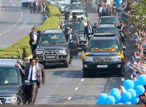 કેટલાંક યુવાનોએ કારના કાફલાના ફોટા પણ પાડ્યા હતાં. સૂત્રોએ જણાવ્યું હતું કે, કારના કાફલાની તમામ કારોને પોલીસ બંદોબસ્ત હેઠળ તેના નિયત સ્થળે લઈ જવામાં આવી હતી.