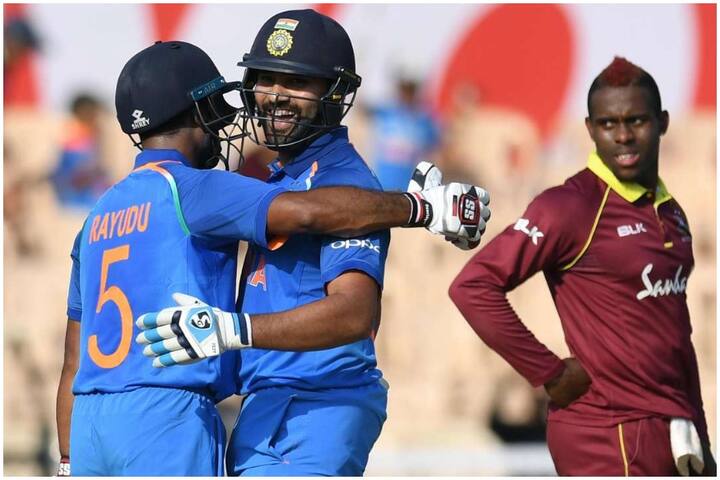 રોહિત શર્મા 150થી વધારે રન અને ત્રણ કેચ પકડનાર પ્રથમ ખેલાડી બન્યો છે. રોહિતે સાતમી વખત 150+ નો સ્કોર બનાવ્યો છે. આ સિદ્ધિ મેળવનાર તે દુનિયાનો પ્રથમ ખેલાડી છે.