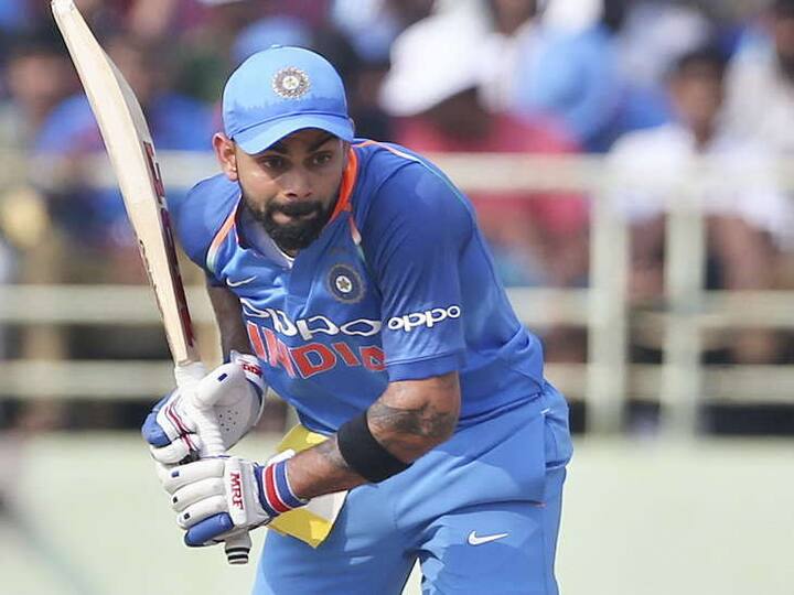 નવી દિલ્હીઃ ટીમ ઇન્ડિયાના કેપ્ટન વિરાટ કોહલી હાલમાં વેસ્ટ ઇન્ડિઝ સામેની સીરીઝમાં ફૂલ ફોર્મમાં ચાલી રહ્યો છે. સતત ત્રણ સેન્ચૂરી ફટકાર્યા બાદ પાકિસ્તાની પૂર્વ ફાસ્ટ બૉલર શોએબ અખ્તર દંગ થઇ ગયો, અને વિરાટ સામે એક ખાસ ડિમાન્ડ કરી દીધી છે. જ્યારે જ્યારે કોહલી મેદાનમાં ઉતરે છે ત્યારે કંઇક નવો રેકોર્ડ બની જાય છે.