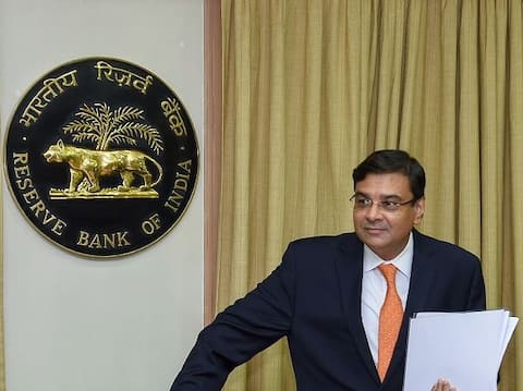 RBIની નારાજગી જાહેર થવાથી સરકાર અકળાઈ, ઉર્જિત પટેલને માની રહી છે જવાબદાર, જાણો વિગત RBIની નારાજગી જાહેર થવાથી સરકાર અકળાઈ, ઉર્જિત પટેલને માની રહી છે જવાબદાર, જાણો વિગત