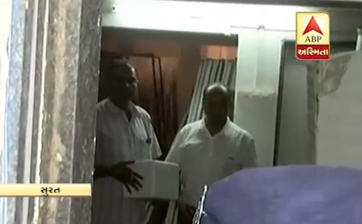 બીજી તરફ ડભોલી મંદિર કરણસ્વરૂપ સ્વામીના બચાવમાં આવ્યું હતું અને સીસીટીવી જાહેર કરી યુવતીના પરિવાર દ્વારા સ્વામીને માર મારવામાં આવ્યો હોવાનું તેમજ સમાધાન કરવા જણાવાયું હોવાનો દાવો કરાયો હતો. 