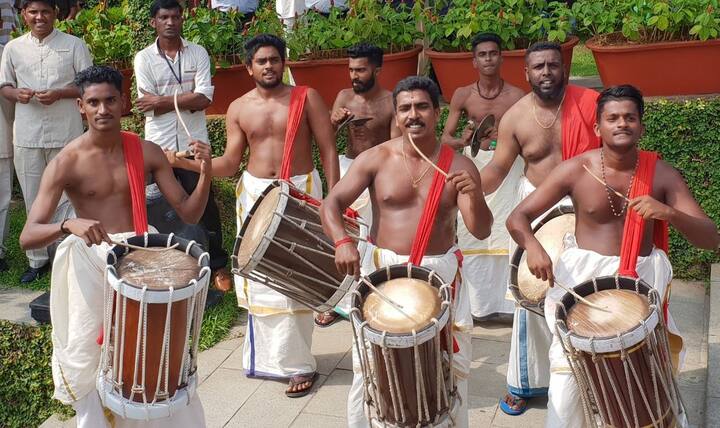 ભારતીય ટીમ તિરુવનંતપુરમની લીલા રાવિઝ હોટલમાં ઉતરી છે. એરપોર્ટ ઉતરતાં જ ટીમ ઈન્ડિયાનું ભવ્ય સ્વાગત કરવામાં આવ્યું હતું.
