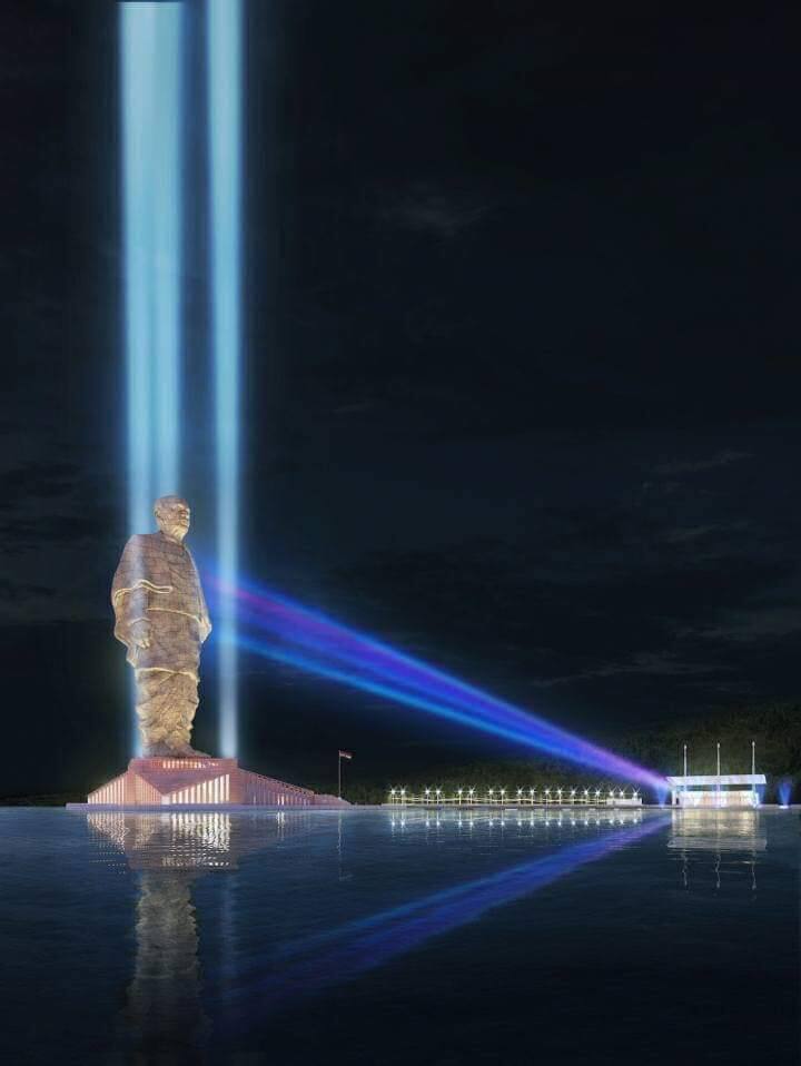 ત્યાર બાદ નરેન્દ્ર મોદી મુખ્ય કાર્યક્રમમાં ભાગ લેવા માટે જશે. આ કાર્યક્રમ લગભગ 1 કલાક જેટલો ચાલશે. જેમાં તેઓ જનમેદનીને પણ સંબોધશે. ત્યાર બાદ તેઓ ‘સ્ટેચ્યુ ઓફ યુનિટી’ના મુખ્ય સ્થળે જવા રવાના થશે. ત્યાં પહોંચવાના માર્ગમાં બંને બાજુએ દેશનાં અન્ય રાજ્યોની સાંસ્કૃતિક ઝાંખીનું પ્રદર્શન કરવામાં આવનારું છે.