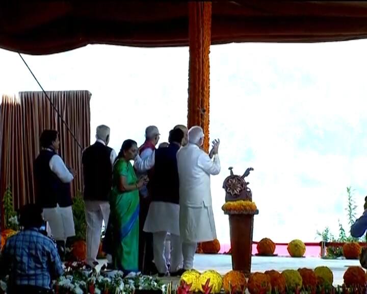 સ્ટેચ્યૂ ઓફ યુનિટીના 153 મીટરે ગેલેરી તૈયાર કરવામાં આવી છે જ્યાંથી 200 પ્રવાસીઓ એકસાથે નર્મદા ડેમનો નજારો જોઇ શકે છે. જેના માટે 4 હાઇસ્પિડ લિફ્ટ પણ મુકવામાં આવી છે. જે માત્ર 30 સેકન્ડમાં સરદાર પટેલના હાર્ટ સુધી પહોંચાડી દેશે. 