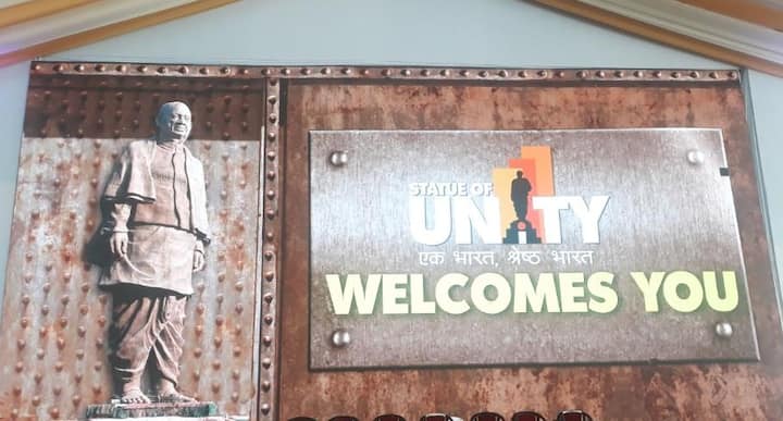 સરદાર પટેલની પ્રતિમા પીએમ મોદીના ડ્રીમ પ્રોજેક્ટમાંથી એક છે. જેના બહાને તેઓ અનેક અવસર પર કોંગ્રેસની સરદારની ઉપેક્ષા કરવાનો આરોપ લગાવી ચુક્યા છે.