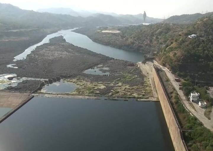  સ્ટેચ્યૂ ઓફ યુનિટીના લોકાર્પણ બાદ પીએમ સરદાર પટેલની જીવન ઝાંખી રજુ કરતા પ્રદર્શનની મુલાકાત લેશે. અહીંથી તેઓ લીફ્ટમાં બેસીને   ‘સ્ટેચ્યુ ઓફ યુનિટી’માં બનાવવામાં આવેલી ગેલેરીમાં જશે. 