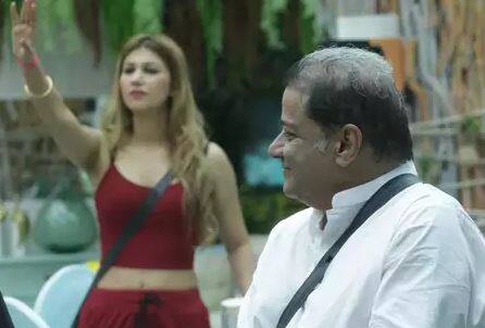 ભજન સમ્રાટે કહ્યું કે, 'મારો જસલીન સાથે સંબંધ ફિઝિકલી નહીં પણ સ્પ્રિચુઅલી છે. શોની બહાર અમે એકબીજાનાં ઘરે માંડ બે-ચાર વખત ગયા છીએ. જસલીન મારી વિદ્યાર્થીની છે. જસલીનનાં પિતા મારા સારા મિત્ર છે અને જસલીન મારી મ્યૂઝિકલ ફ્રેન્ડ છે.'