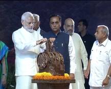 PM મોદીએ કર્યું \'સ્ટેચ્યૂ ઓફ યુનિટી’નું લોકાર્પણ, કહ્યું- રાજા રજવાડાઓ માટે વર્ચ્યુઅલ મ્યુઝિયમ તૈયાર થાય