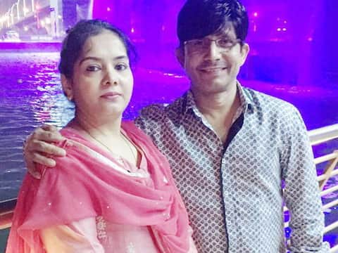 MeTooની અસરથી આ ફિલ્મ પ્રૉડ્યૂસરે પોતાની ઓફિસની બધી મહિલા કર્મચારીઓને કાઢી મુકી, કહ્યું- મારી પત્નીનો હુ ગુલામ છુ MeTooની અસરથી આ ફિલ્મ પ્રૉડ્યૂસરે પોતાની ઓફિસની બધી મહિલા કર્મચારીઓને કાઢી મુકી, કહ્યું- મારી પત્નીનો હુ ગુલામ છુ