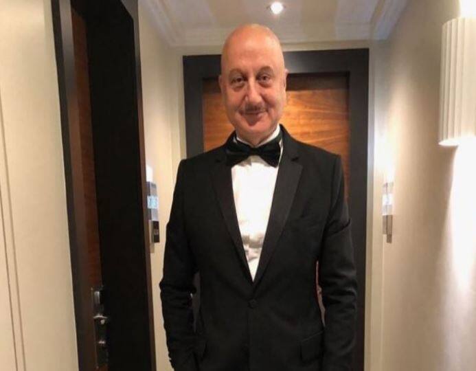 આ પહેલા ગજેન્દ્ર ચૌહાણના કાર્યકાળમાં એફટીઆઈઆઈ ઘણું વિવાદમાં રહ્યું હતું. જેના કારણે સરકારે અનુપમ ખેરની પસંદગી કરી હતી. 2015માં ગજેન્દ્રની નિમણૂકને લઈ ઘણી જગ્યાએ વિરોધ પ્રદર્શનો થયા હતા. તે સમયે પણ બીજેપી સરકારે તેમને હટાવવાની ના પાડી દીધી હતી.