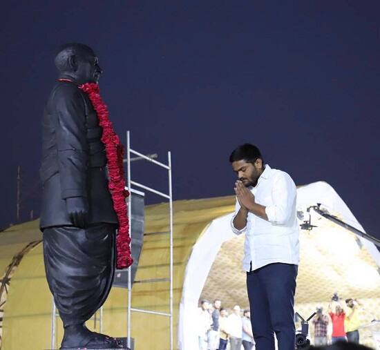 મોડા આવેલા શત્રુધ્નસિંહાએ સરકાર પર કરારો આક્ષેપ કરતા જણાવ્યું હતું કે, મારે આવવાનું હતું એટલા માટે ફ્લાઈટ દોઢ કલાક મોડી કરાઈ હતી. સમય કરતા કાર્યક્રમ મોડો શરૂ થતાં લોકો કંટાળીને જતાં રહ્યાં હતાં.