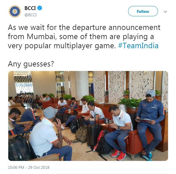 BCCI ટ્વીટર પર ફોટો પૉસ્ટ કર્યો, જ્યાં ટીમ ઇન્ડિયાના ખેલાડીઓ બેસીને મોબાઇલ પર ગેમ રમી રહ્યાં છે. તેમને લખ્યું કે, મુંબઇ એરપોર્ટ પર ડિપાર્ચર એનાઉન્સમેન્ટની વેટ કરતાં કેટલાક ખેલાડીઓ સૌથી લૉકપ્રિય મલ્ટીપ્લેયર ગેમ રમી રહ્યાં છે. શું બતાવી શકો છો કઇ ગેમ છે? બીસીસીઆઇએ લોકોને કહ્યું હતું કે, શું તમે બતાવી શકો છો કે આ કઇ ગેમ રમી રહ્યાં છે.