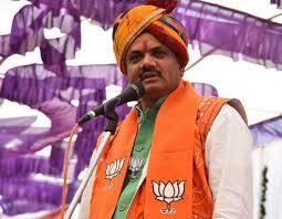 ભાજપ આ એક બેઠક જીતે નગરાપાલિકામાં ભાજપની સ્પષ્ટ બહુમતી થાય તેમ હતી. બીજી તરફ એક બેઠક ભાજપને ના જીતવા દેવા કોંગ્રેસે કમર કસી હતી. કોંગ્રેસના વિજયથી હવે બંને પક્ષો પાસે 26-26 બેઠકો છે ત્યારે આગામી દિવસોમાં હવે તોડજોડની રાજનીતિ પણ જોવા મળી શકે છે.