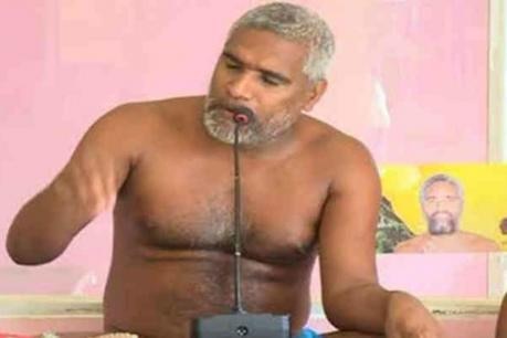 સમગ્ર ઘટના અંગે પોલીસને જાણ કરવામાં આવી હતી, પોલીસે પ્રાથમિક તપાસ હાથ ધરી હતી, જેમાં એક સુસાઇડ નોટ પણ મળી આવી હતી, સુસાઇડ નોટમાં તેમણે પરેશાની હોવાનું લખ્યું હતું પણ ક્યા પ્રકારની સમસ્યા હતી તેનો ઉલ્લેખ કર્યો ન હતો, વધુમાં સુસાઇડ નોટમાં લખ્યું હતું કે આપણે ખોટું કરી રહ્યાં છીએ, સાધુ આવું કરે તે ખોટું છે.